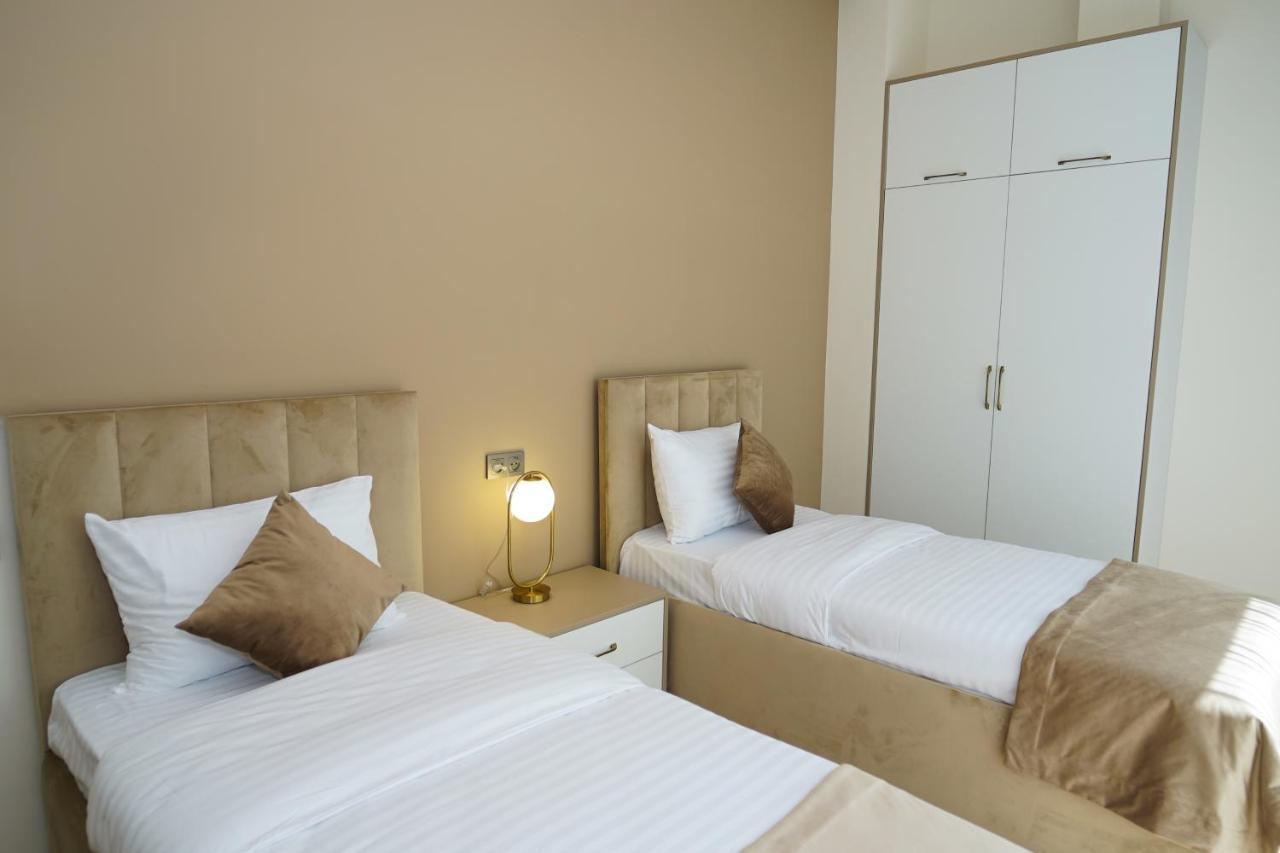 B&M Hotel เยเรวาน ภายนอก รูปภาพ